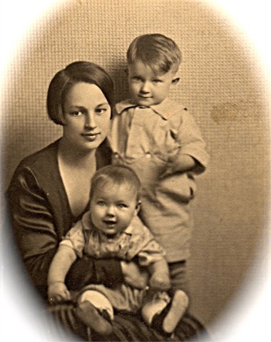 Zelda Johnson med barnen Bob och Kenny